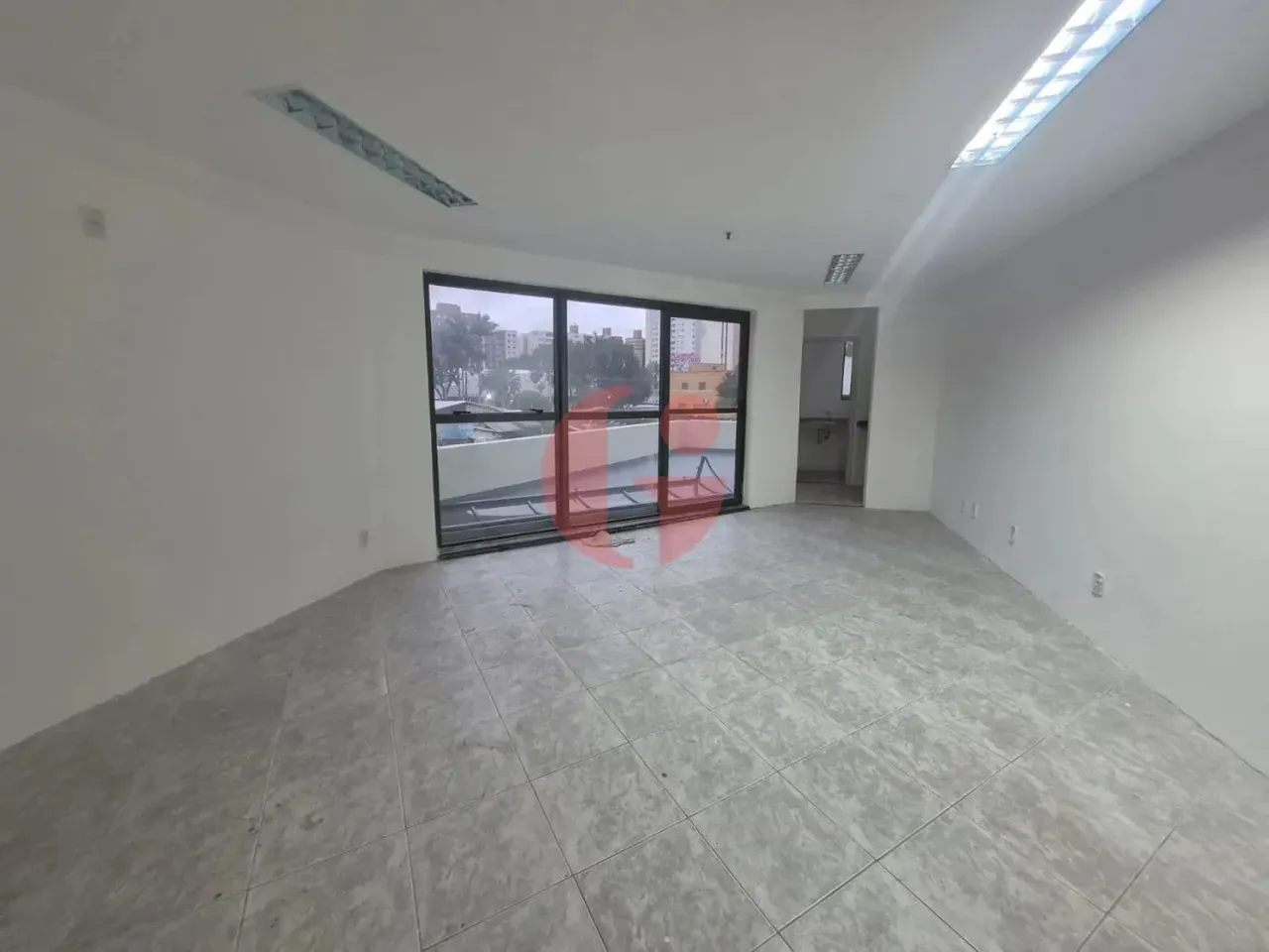 Sala comercial em condomínio para locação com 74m² no Centro | SJC