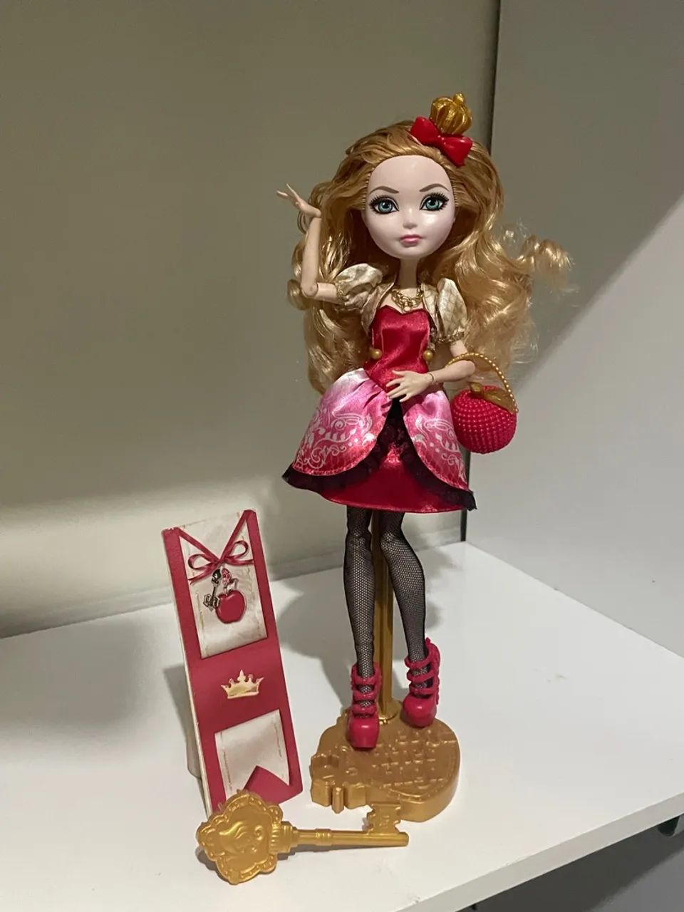 Boneca Apple White Ever After High