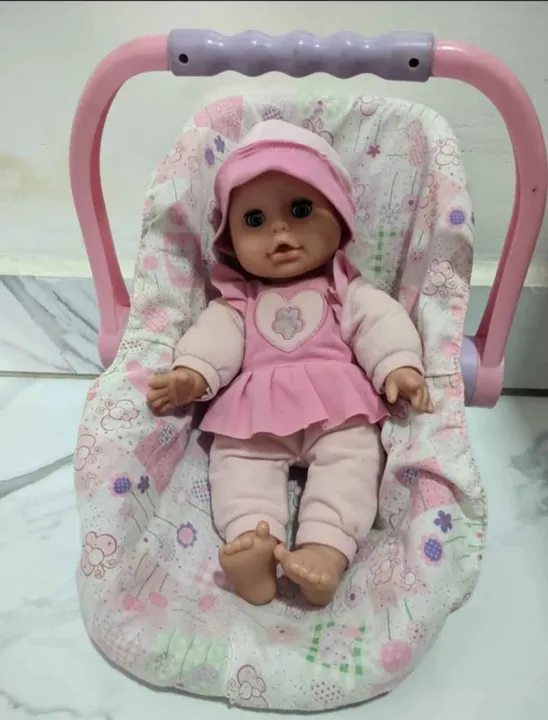 Boneca Bebê com Cadeirinha - Brinquedo Infantil