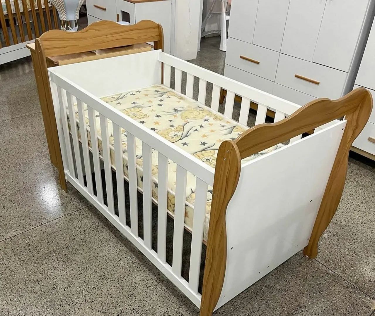 Berço Infantil Moderno Madeira e Branco
