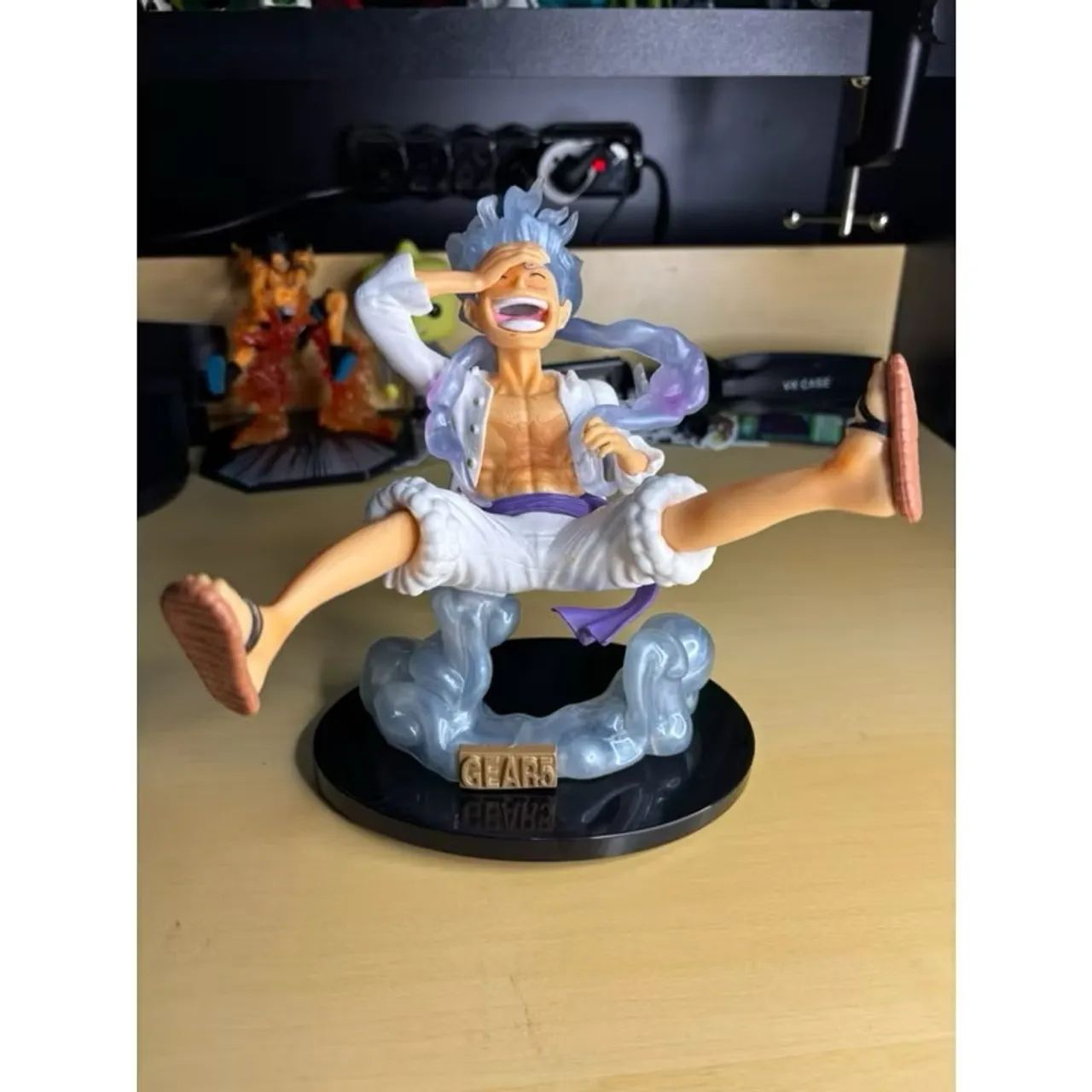 Action Figure Luffy Gear 5 Translúcida - Foto 3