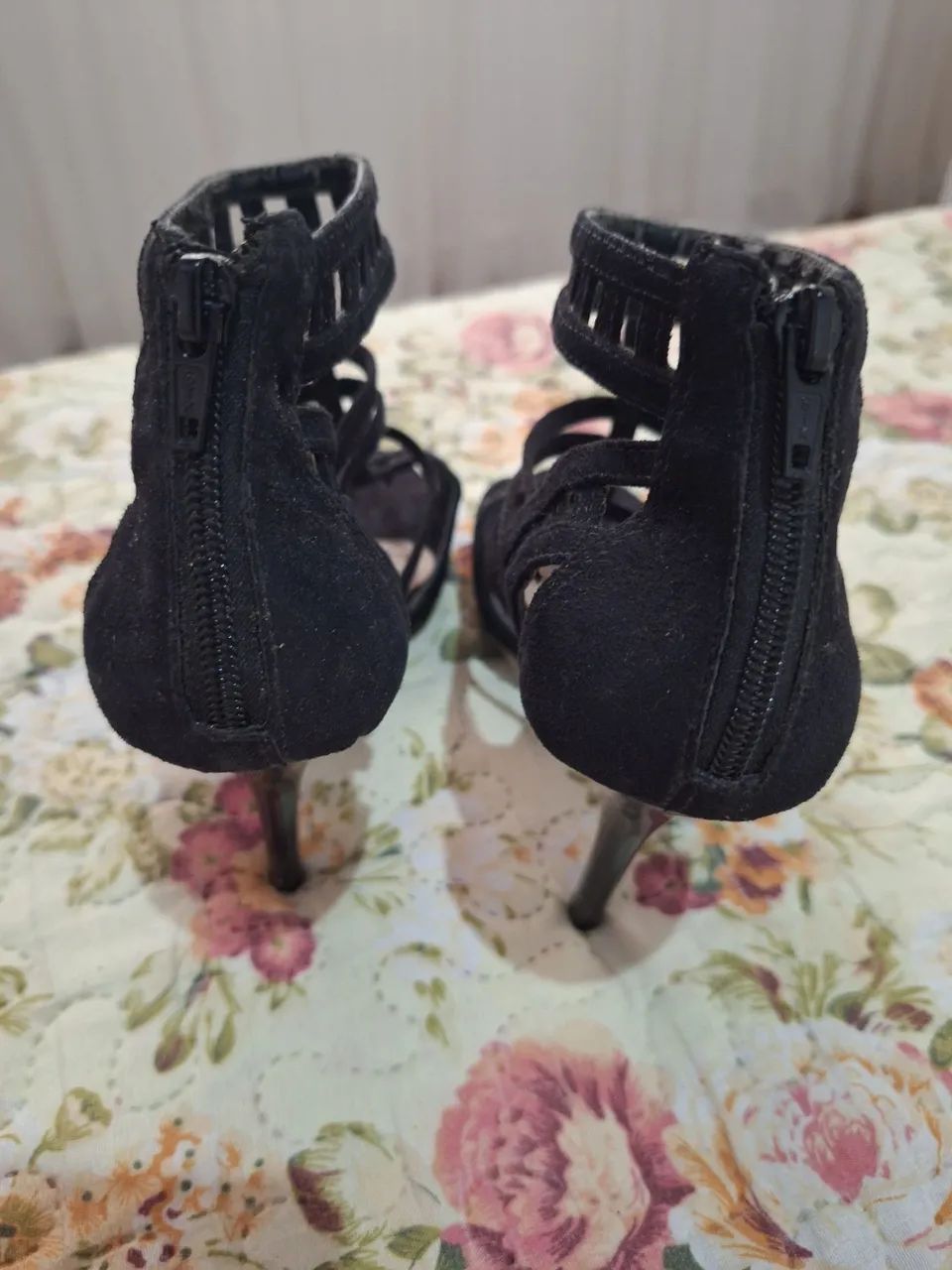 Sandalia tamanho 34 - Foto 2
