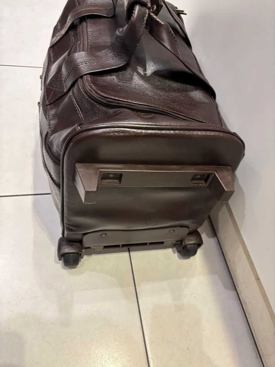 Sacola de Viagem em Couro com Rodas - Foto 2