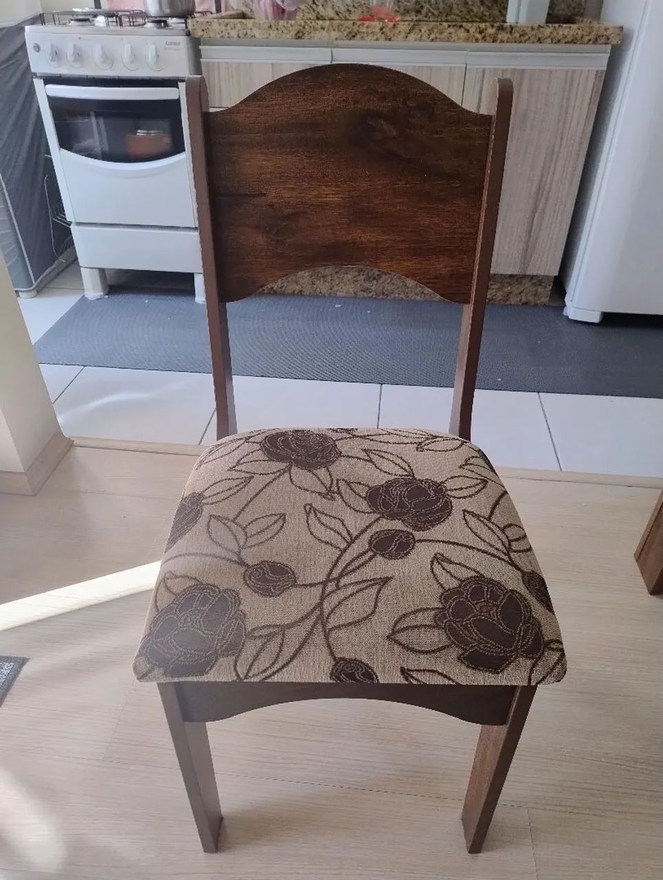 Mesa com 4 cadeiras  - Foto 2