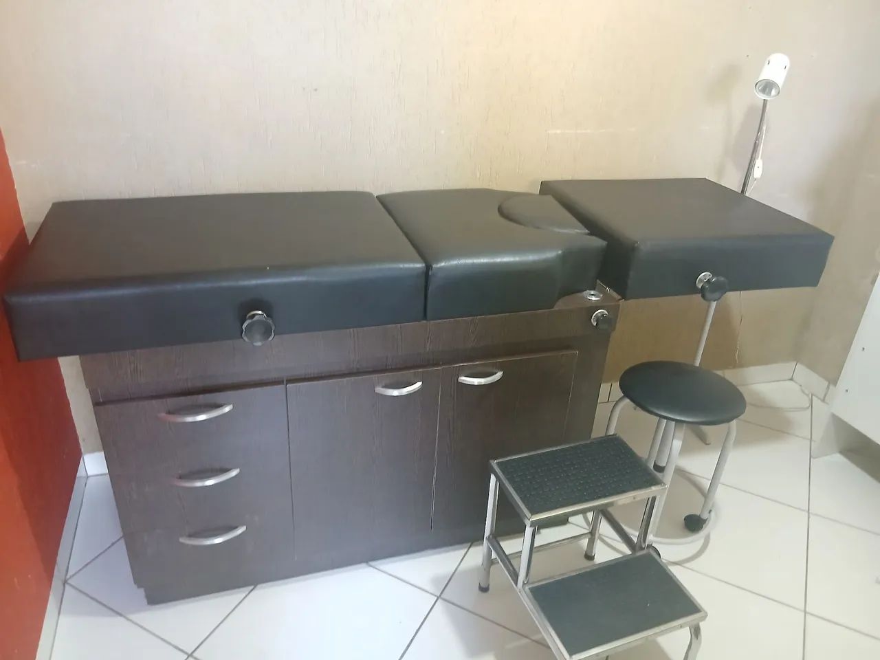 Vendo maca ginecológica Divã em madeira 