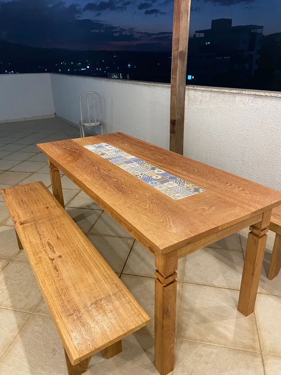 Mesa com bancos madeira maciça  - Foto 4