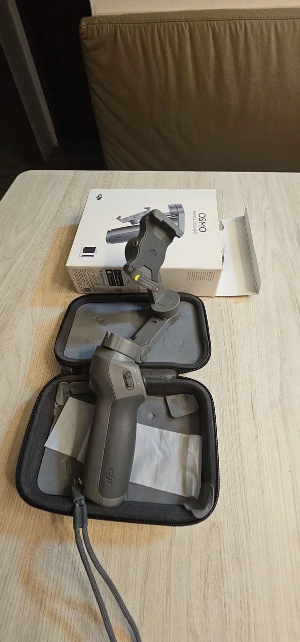 Estabilizador DJI Osmo Mobile 3 Combo - Completo na Caixa