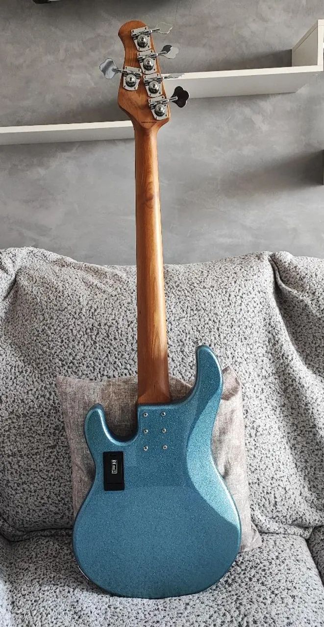 Baixo Sterling by Music Man StingRay 5 - 5 cordas - Blue Sparkle