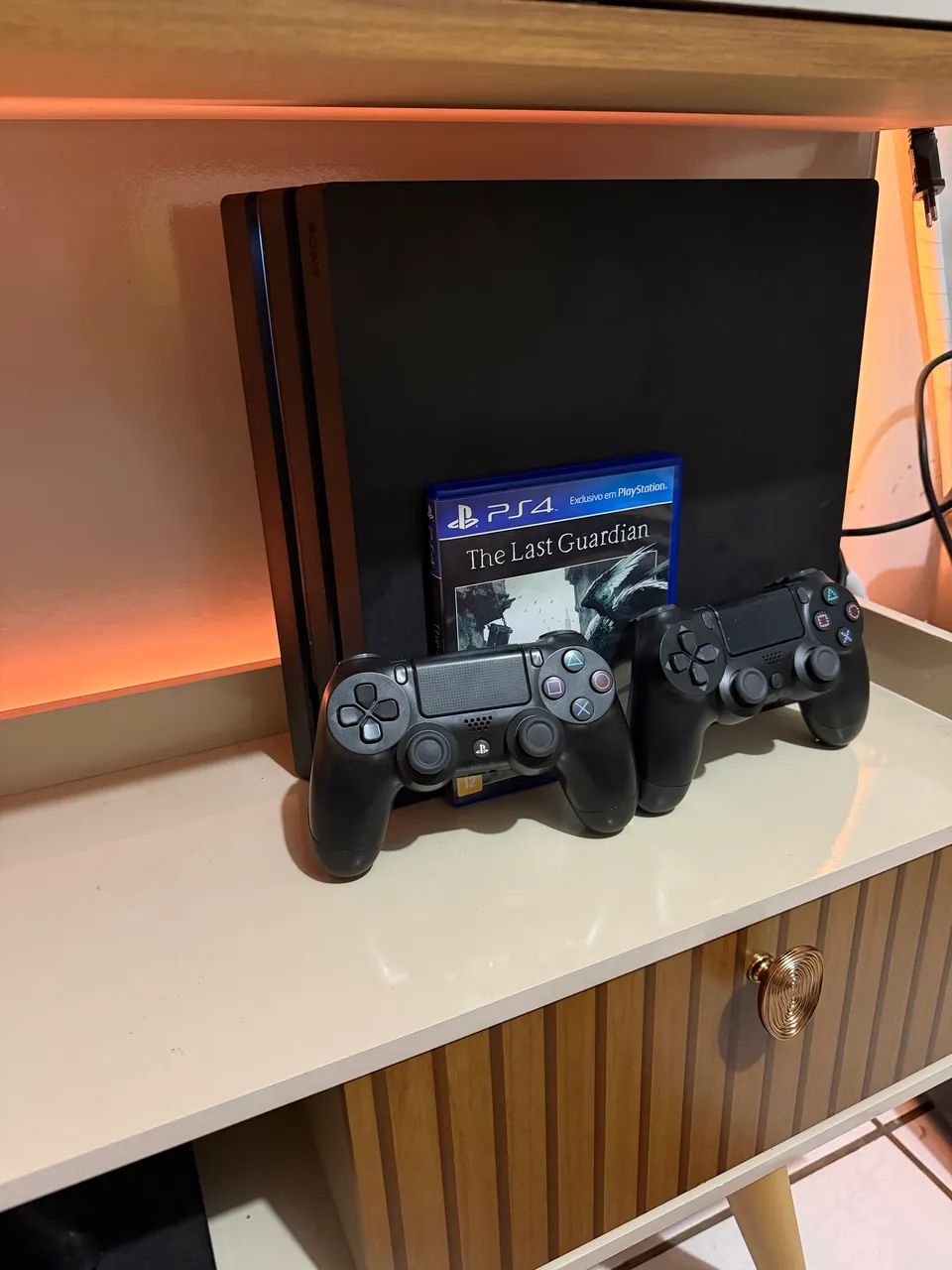 PS4 PRO 1tb - 2 Controles - Jogo - Foto 2