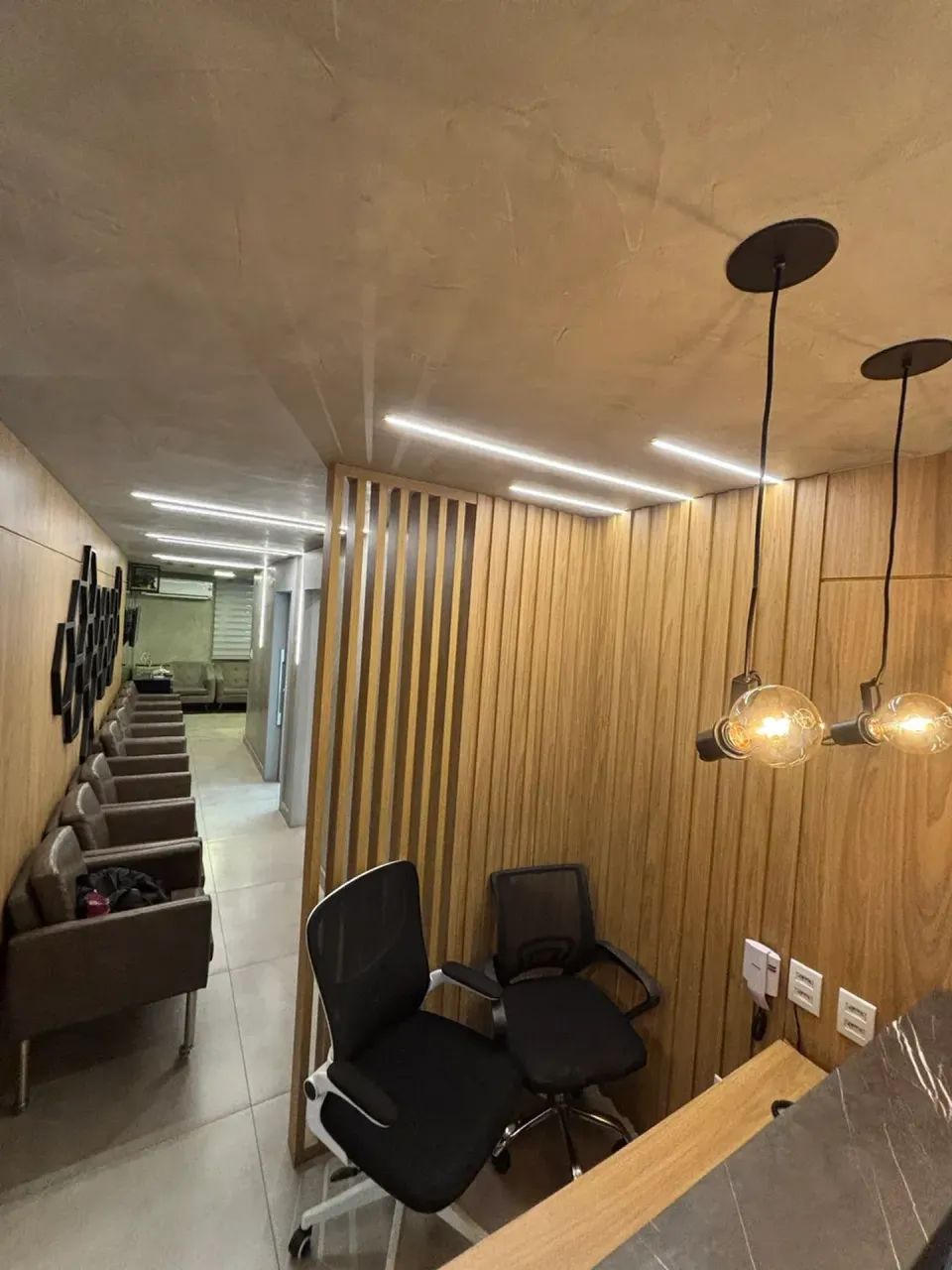 Alugo sala mobiliada com 64 Mt2 no térreo do centro empresarial Bolonha com 1 vg - Foto 4