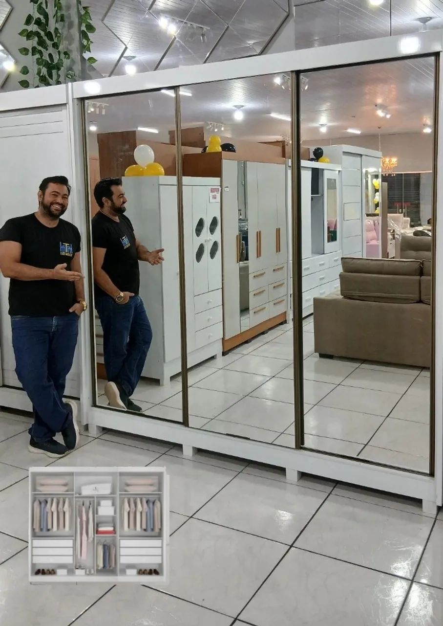 Roupeiro casal com 3 portas de correr espelhadas 