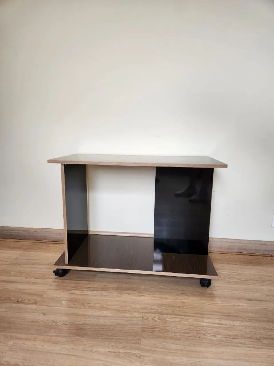 Mesa de Centro/Canto Moderna com Rodinhas - 81 cm - Foto 2