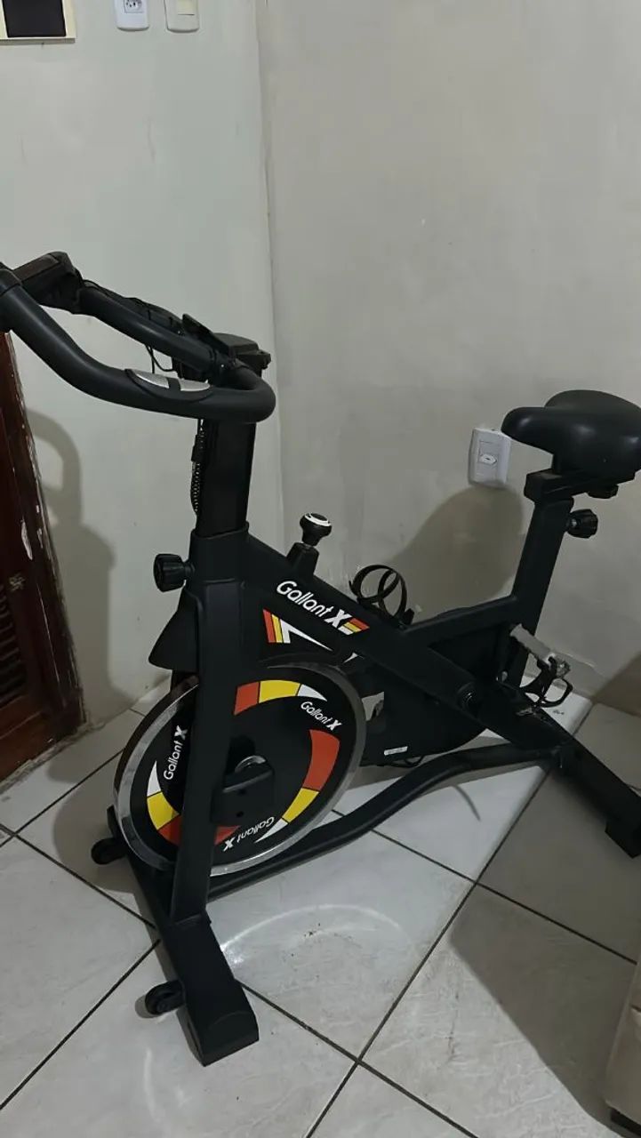 BICICLETA ERGOMÉTRICA NOVA MAL FOI USADA