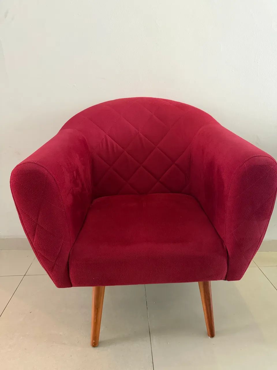 Poltrona estofada impecável  65580473938179120