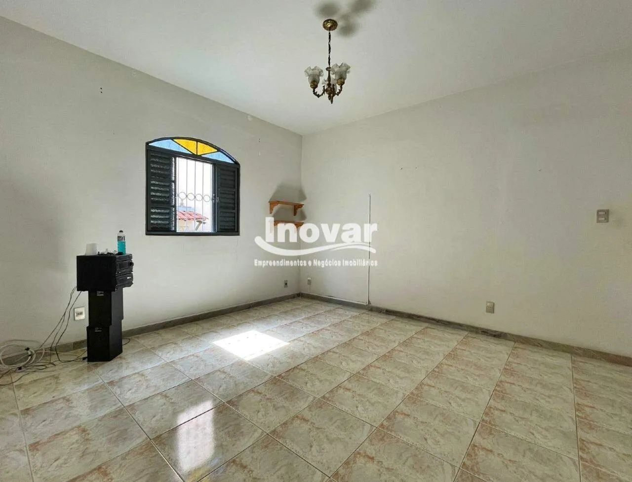 Casa com 3 quartos, suíte, amplo quintal e edícula no Jardim Leblon - Foto 2