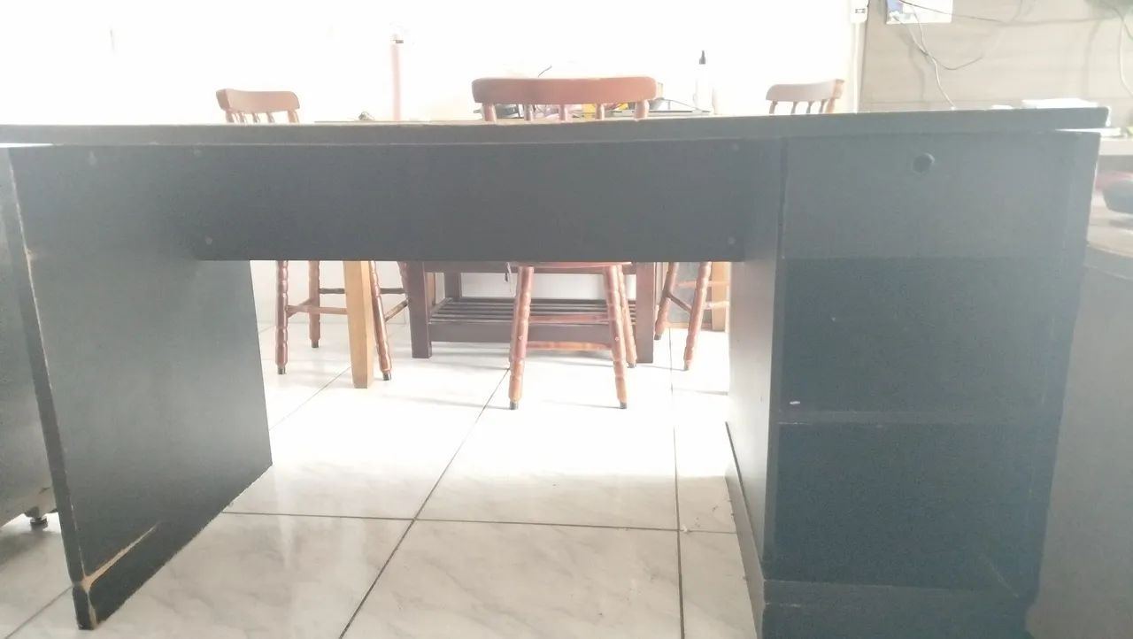 Mesa de Escritório preta C/ gaveta  - Foto 2