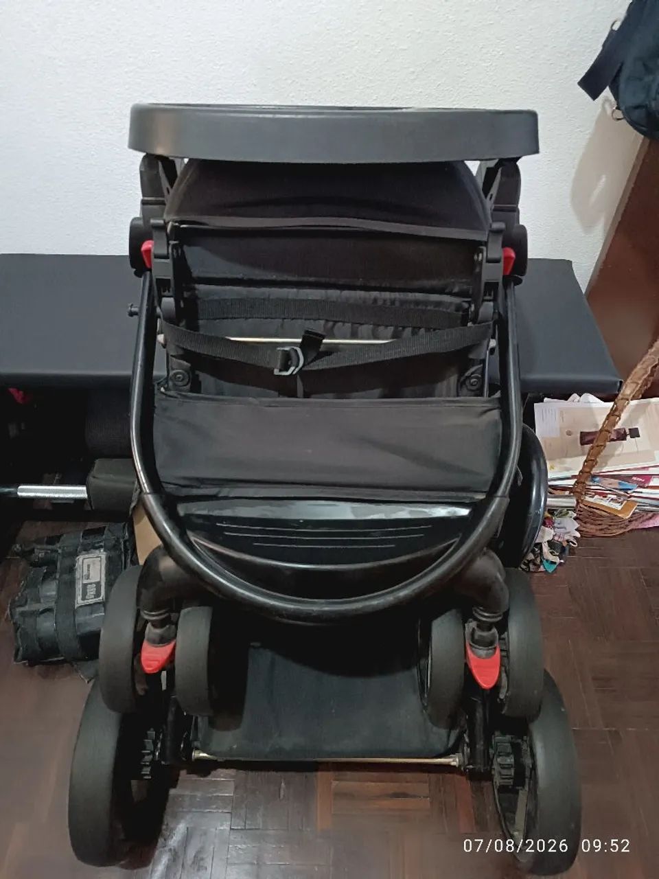 Carrinho de bebê com bebê conforto  - Foto 3