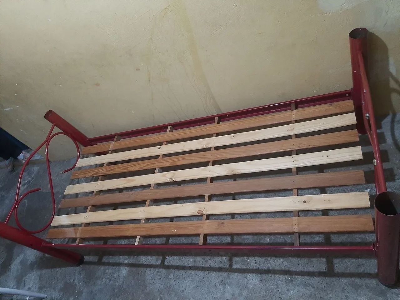 Cama solteiro com colchão  - Foto 2