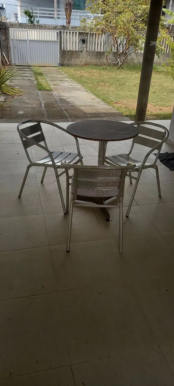 Mesa c/ cadeiras de aluminio