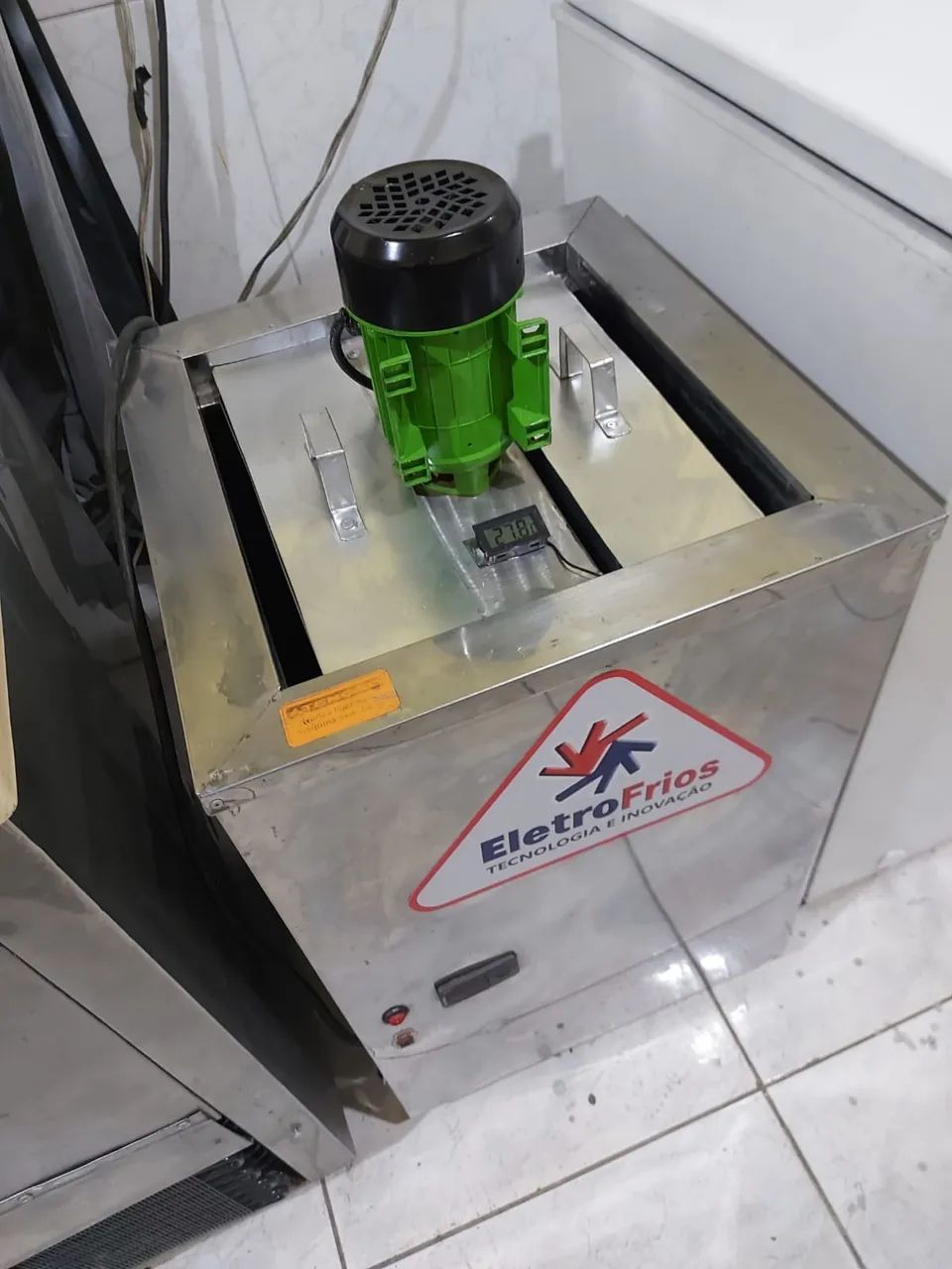 Máquina de picolé completa com formas e extratores 
