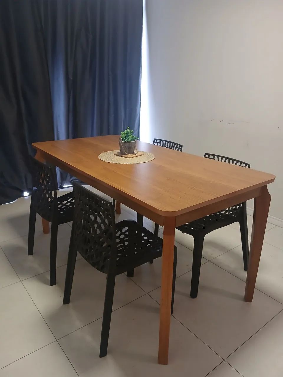 Mesa com 4 cadeiras  - Foto 2