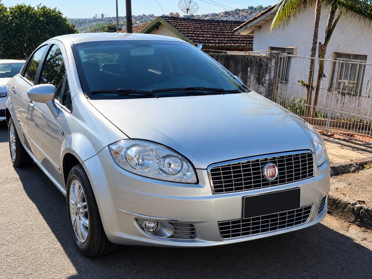 Fiat Linea LINEA LX 1.9/ 1.8 Flex 16V Dualogic 4p 2011