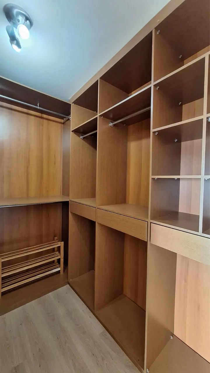 Roupeiro e closet de madeira maciça  - Foto 3