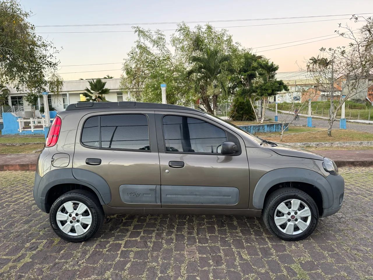 Fiat Uno WAY Celeb. 1.0 EVO Fire Flex 8V 5P 2013 - Foto 2