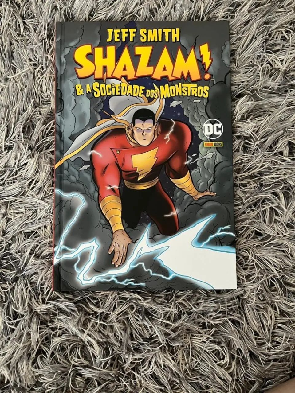 HQ Shazam e a Sociedade dos Monstros de Jeff Smith