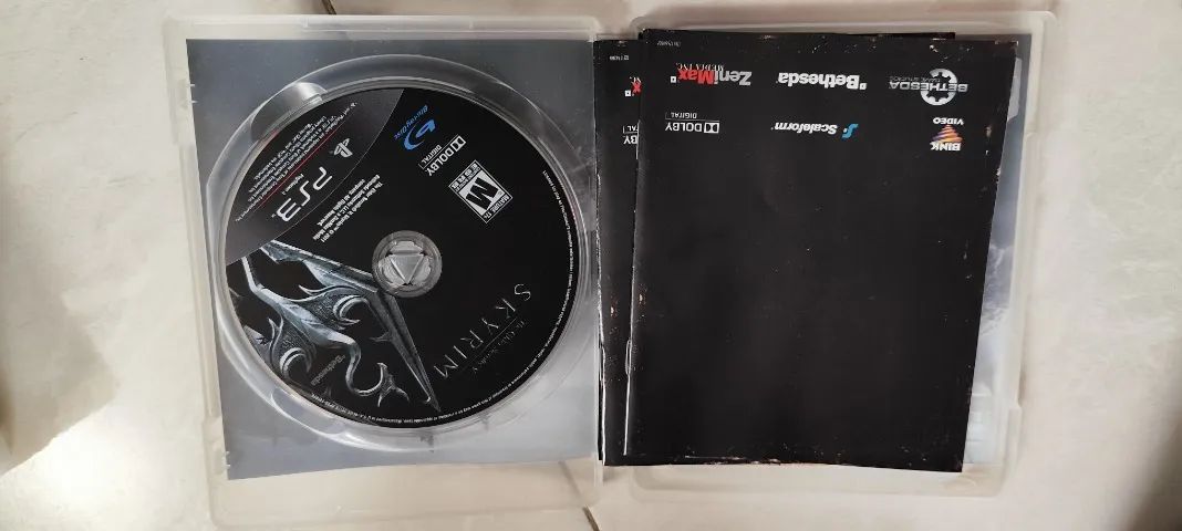 Skyrim para playstation 3 - com manual e midia original - Foto 2