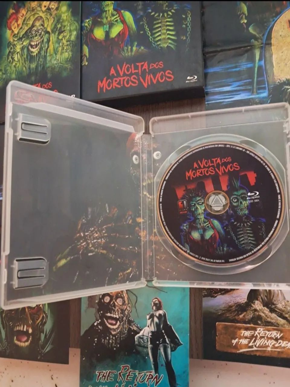 Blu-ray A volta dos mortos vivos c/poster - Foto 3