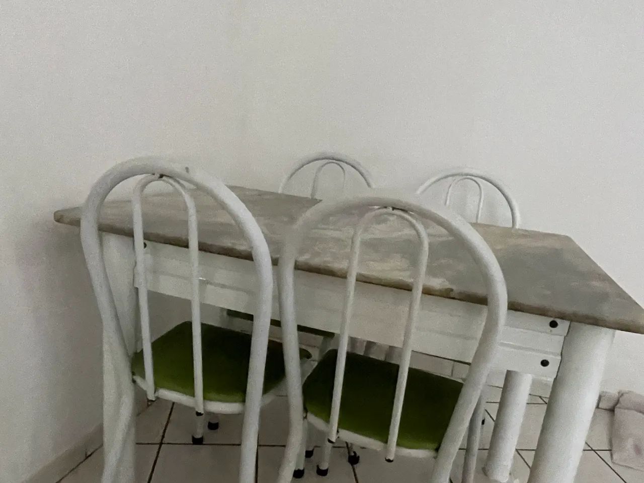 Mesa com a pedra de mármore e 4 cadeiras  - Foto 2