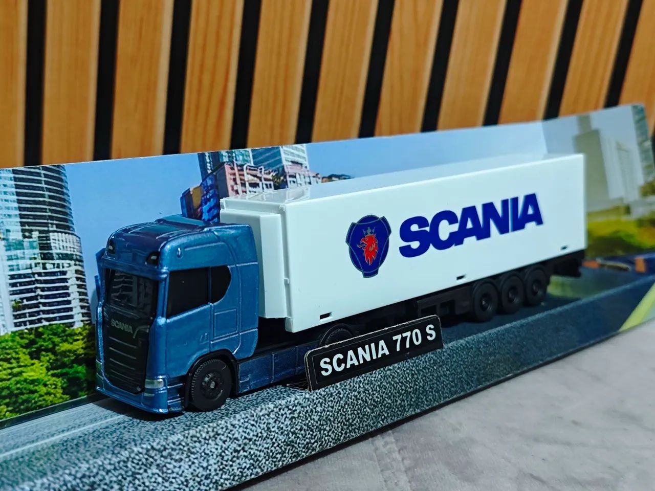 Miniatura caminhão Scania Maisto 