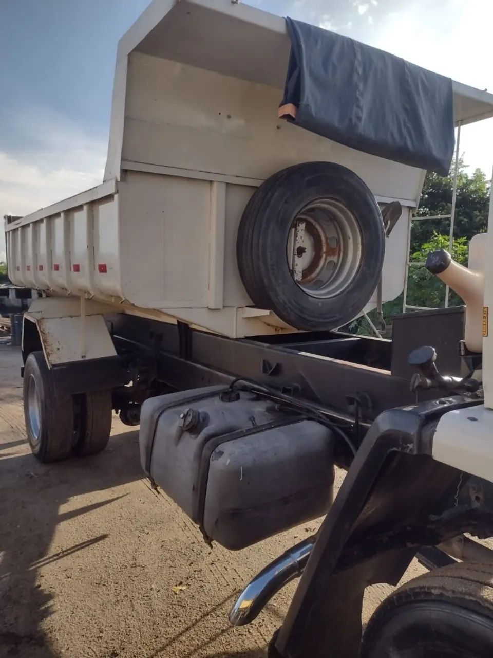 Caçamba Ford cargo 1617 - Foto 2