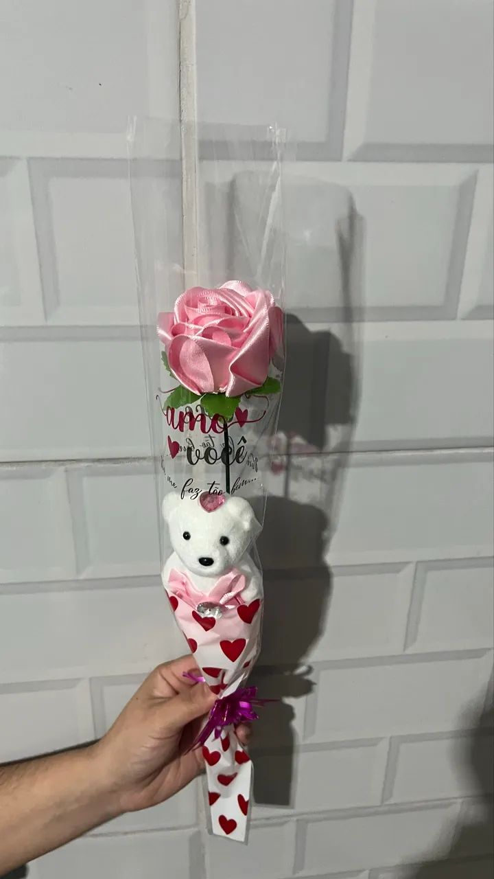 Flor eterna de cetim para presente
