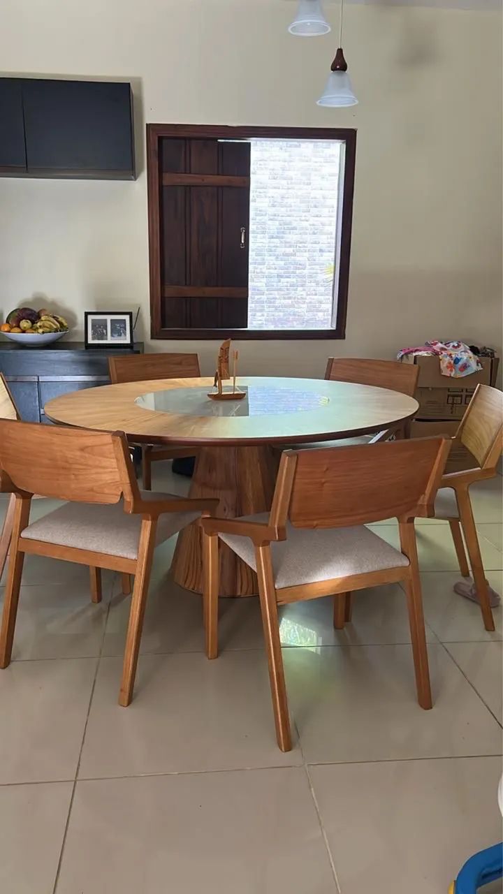 VENDO MESA 6 CADEIRAS MADEIRA MACIÇA 
