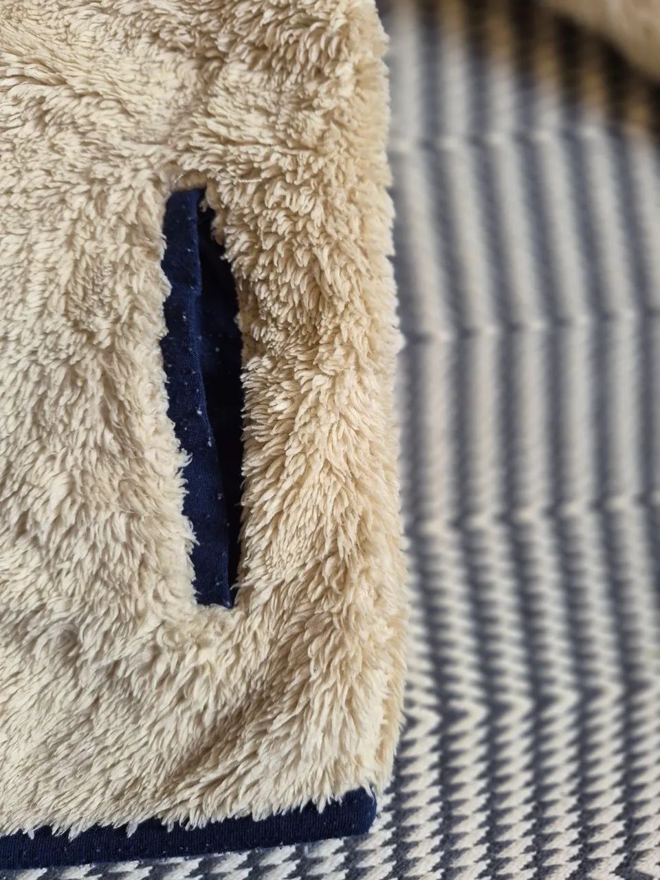 Casaco bebê com capuz em plush - Foto 4