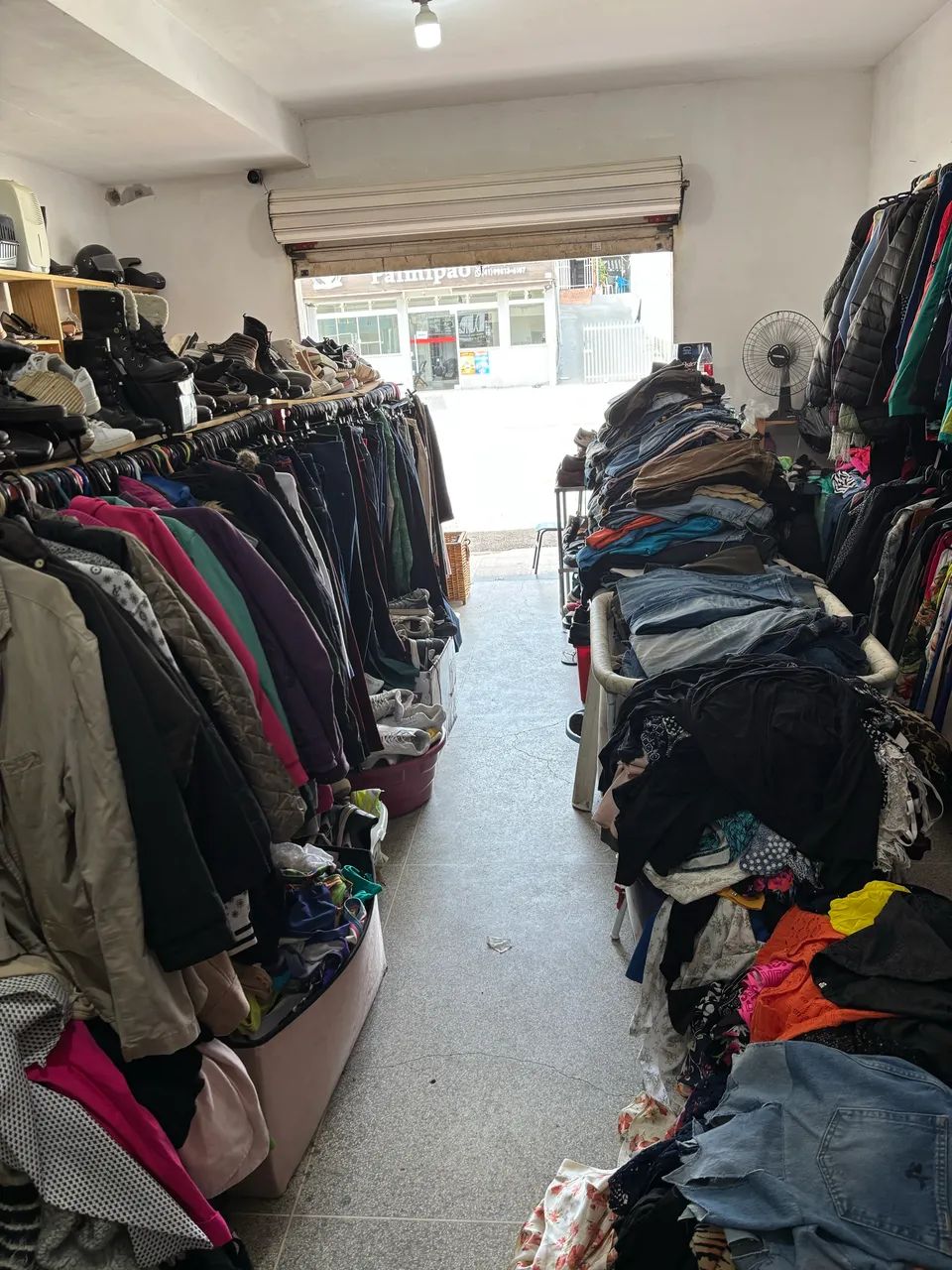 Vendo brechó completo com ponto comercial  - Foto 4