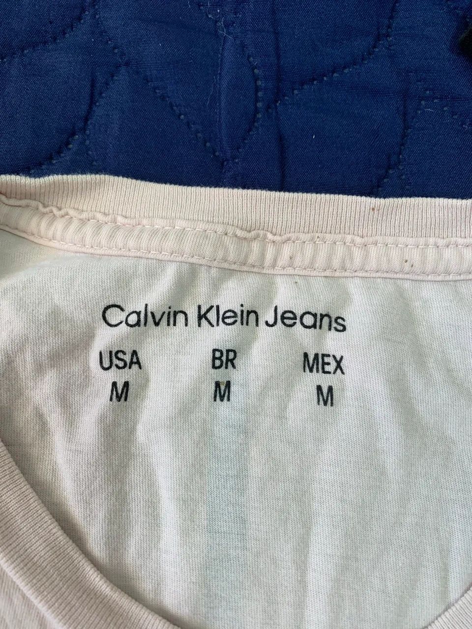 Camisa Calvin Klein Jeans Tamanho M - Foto 2