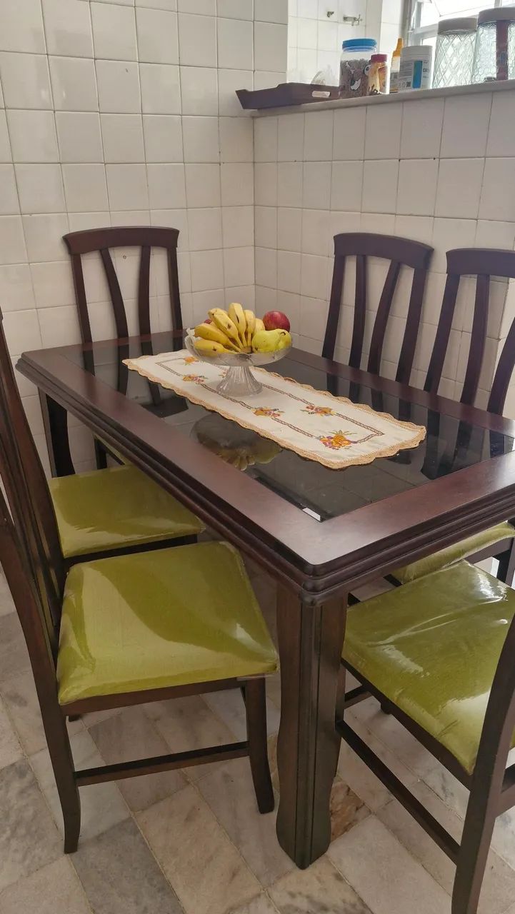 Conjunto de mesa 6 cadeiras