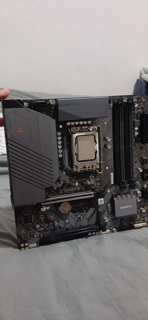b660m gaming + Processador Intel Core i3-12100F<br><br>- Processador Intel Core i3-12100F,