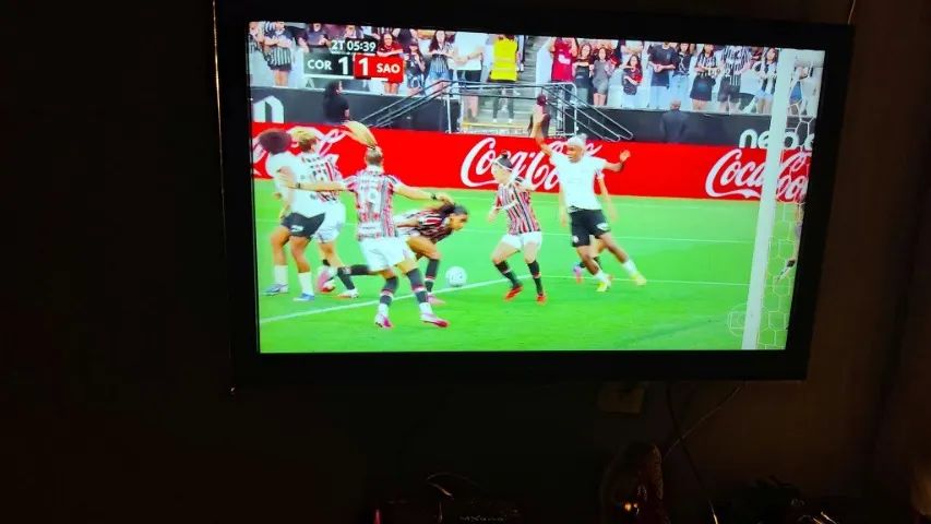 Tv Samsung 37 polegadas não tem smarte tv simples digital  - Foto 4