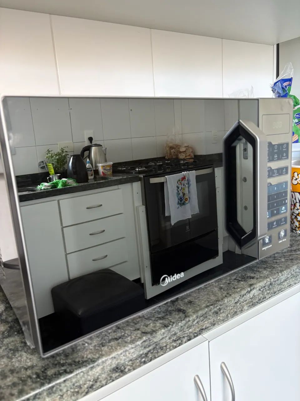 Micro-ondas Midea espelhado 