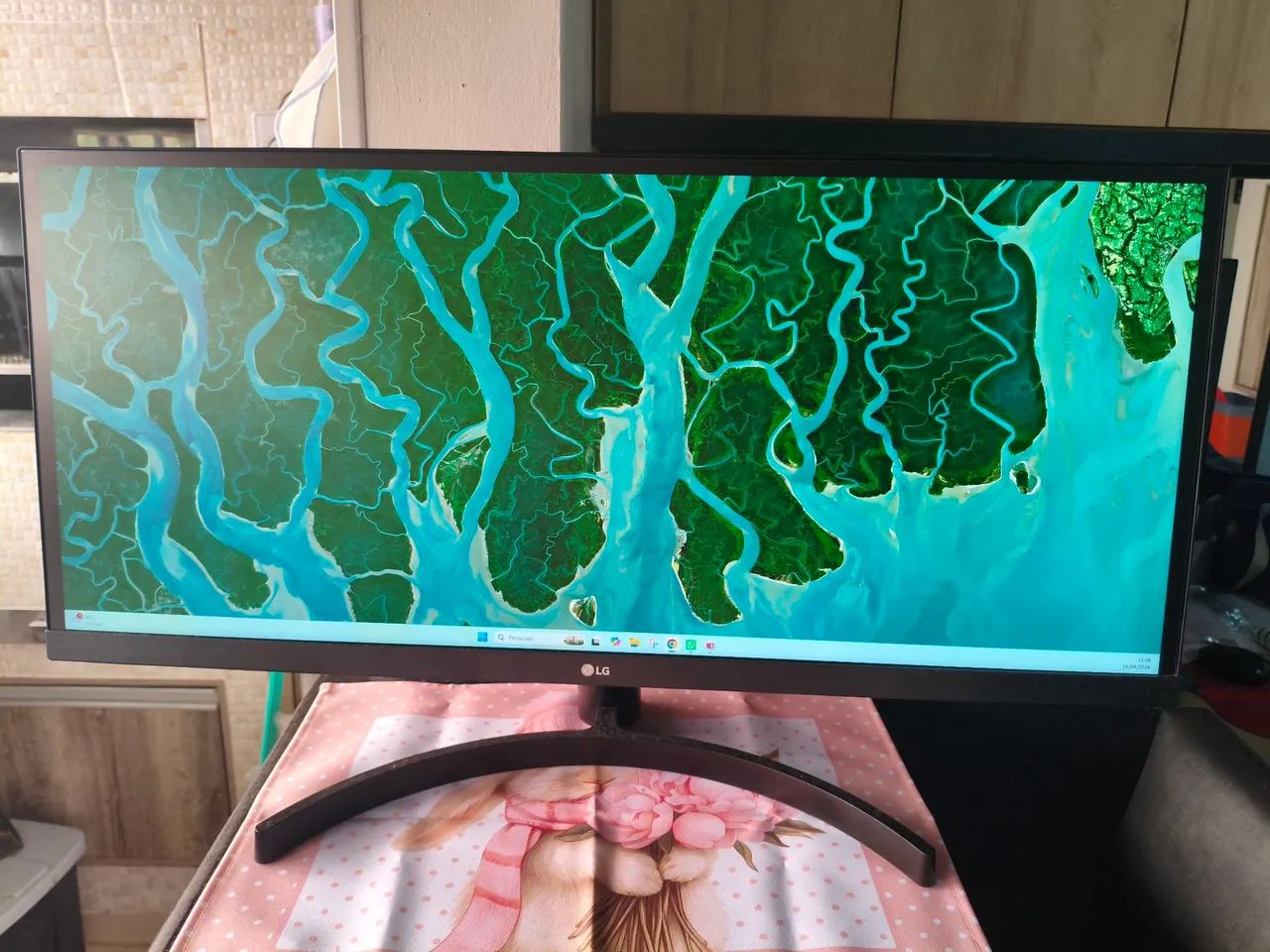 Vendo monitor LG 29 polegadas Ultrawide modelo 29WK500-P em excelente estado de conser