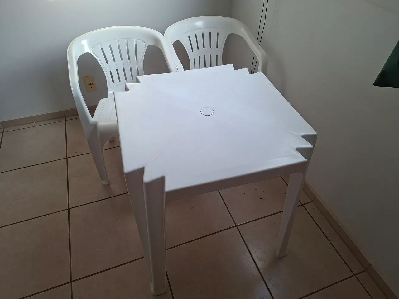 Jogo de mesa e cadeira 