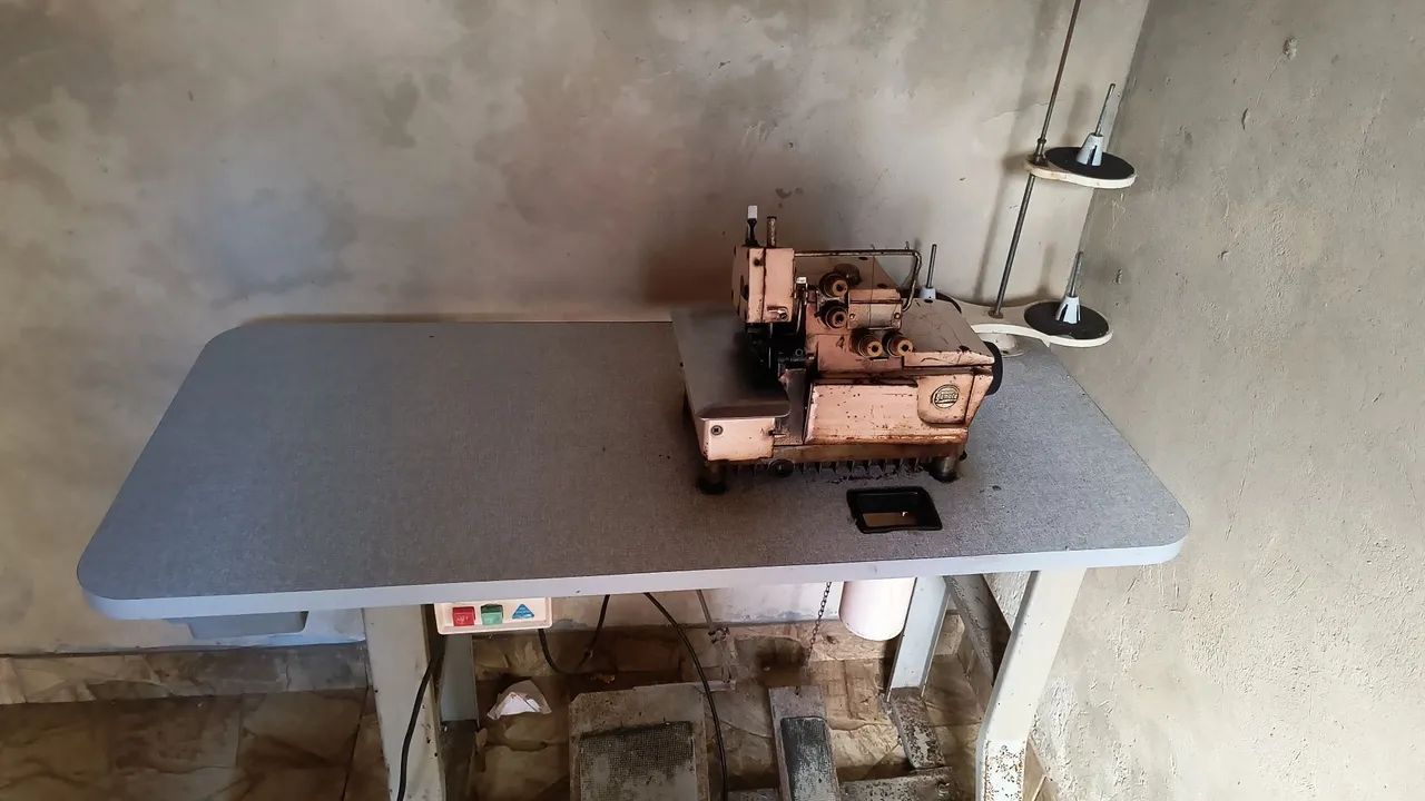 Máquina overloque