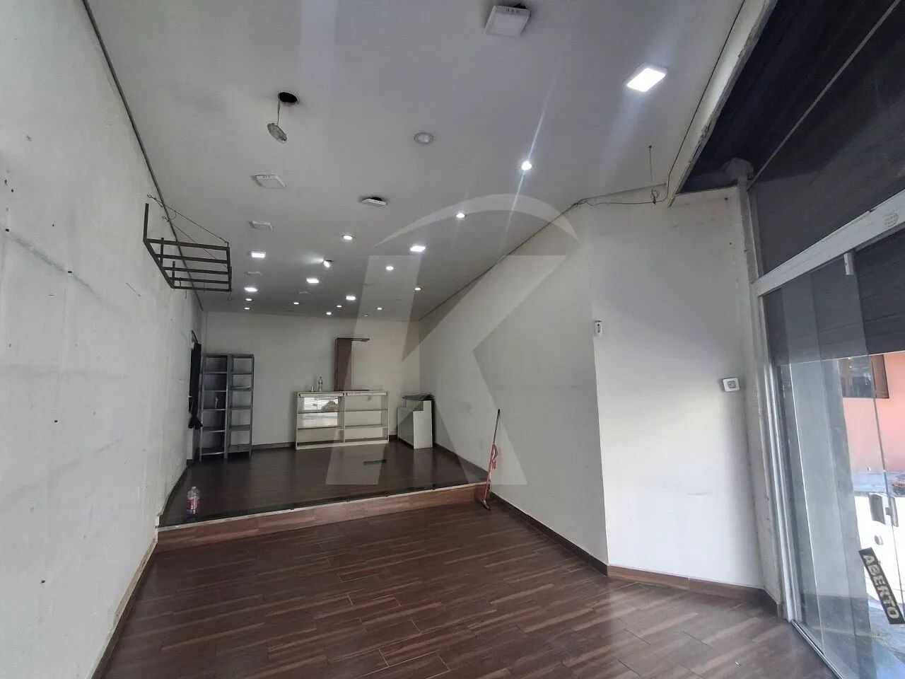 Salão comercial com 2 banheiros. - Foto 5