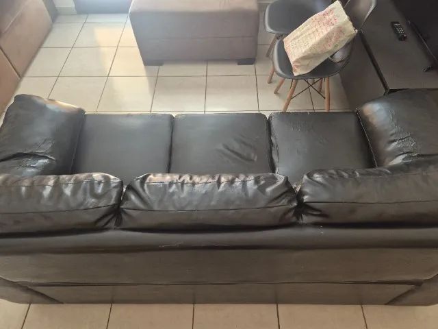 Sofá Courino Preto 3 lugares - Foto 4