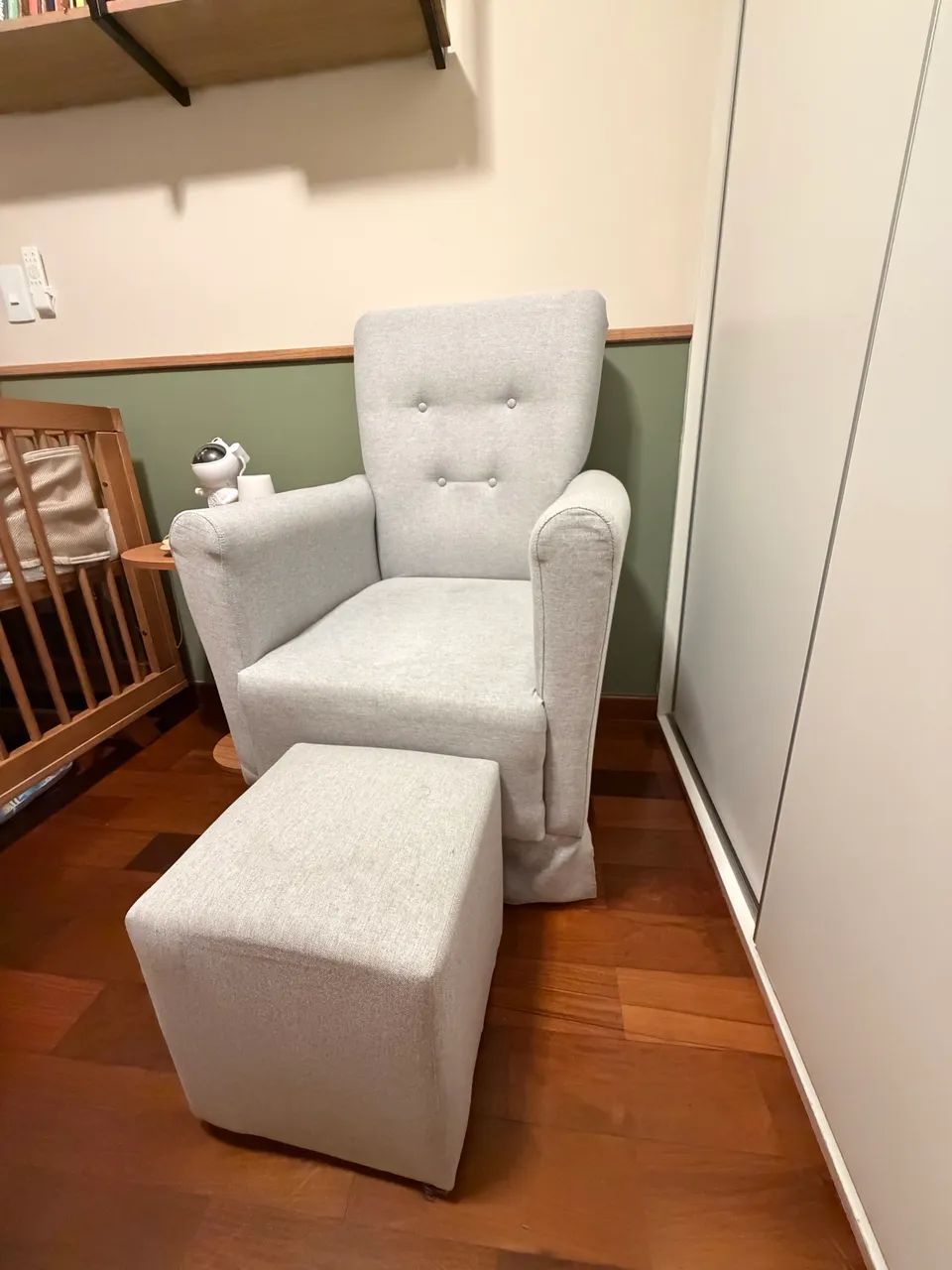 Poltrona Amamentação com puff