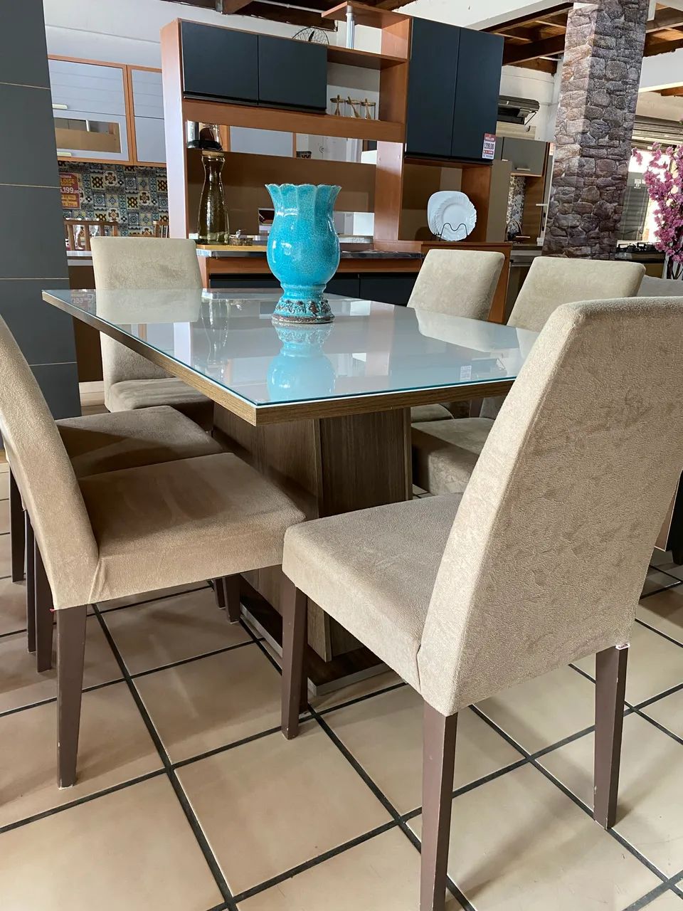 Mesa com 6 cadeiras estofadas  - Foto 3